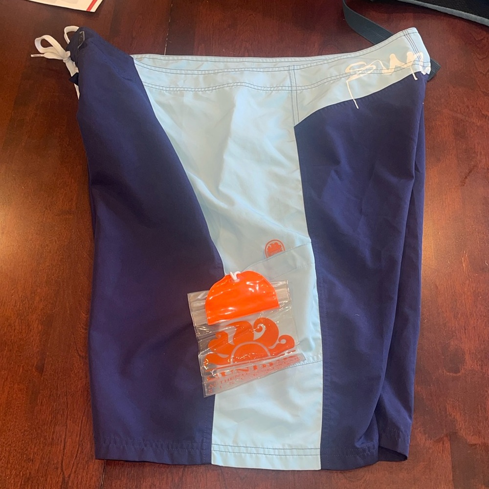 27001 SUNDEK Printed Swim Trunks Size: 40 board